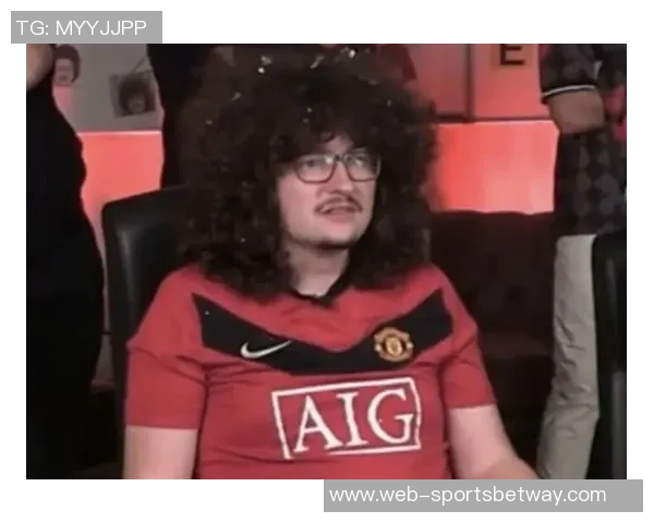 曼联连胜五场蓄发哥庆祝一周年晒视频展现不剪发的决心